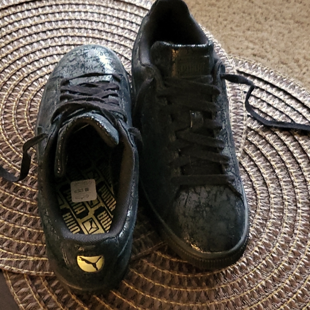 puma hard to find all black shoes